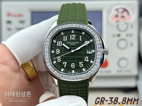 파텍필립 아쿠아넛 오토매틱 38.8mm 그린 다이얼 그린 러버 스트랩 실버 베젤 파텍필립 아쿠아넛 오토매틱 38.8mm 그린 다이얼 그린 러버 스트랩 실버 베젤