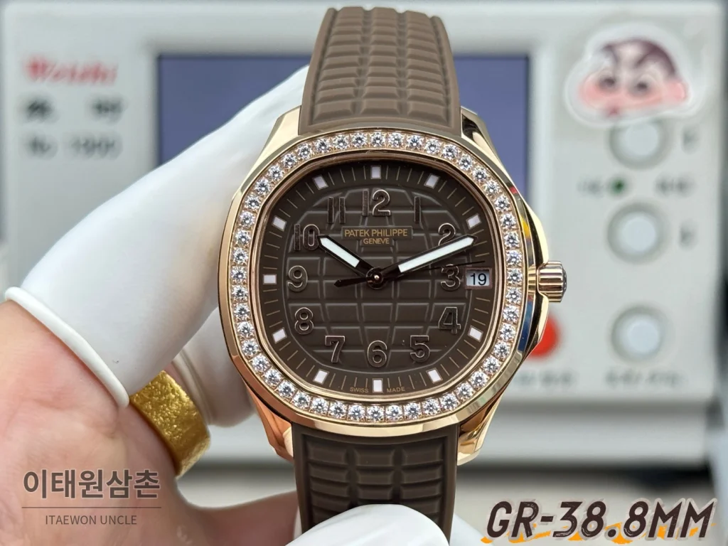 파텍필립 아쿠아넛 오토매틱 38.8mm 브라운 다이얼 브라운 러버 스트랩 로즈골드 베젤