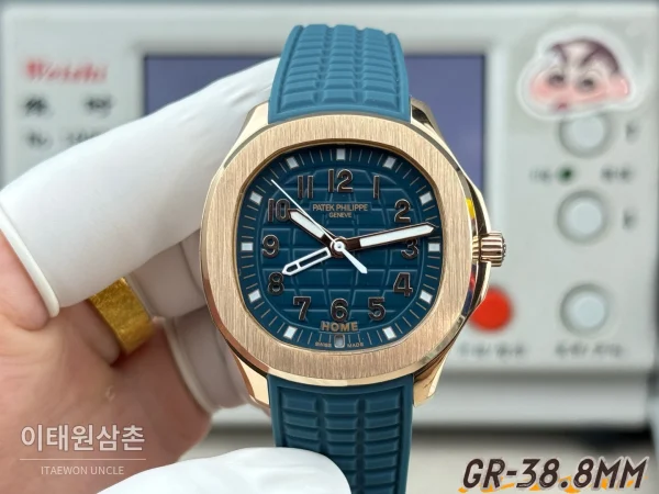 파텍필립 아쿠아넛 오토매틱 38.8mm 네이비 다이얼 블루 러버 스트랩 로즈골드 베젤