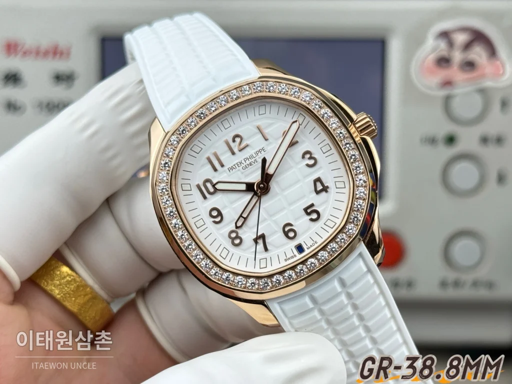 파텍필립 아쿠아넛 오토매틱 38.8mm 야광 효과