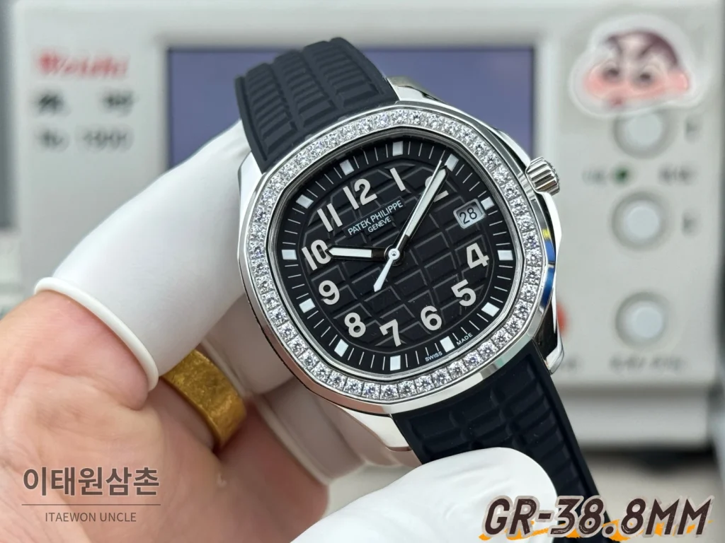파텍필립 아쿠아넛 오토매틱 38.8mm 블랙