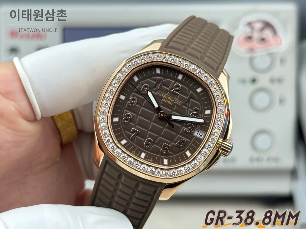 파텍필립 아쿠아넛 오토매틱 38.8mm 브라운 다이얼 브라운 러버 스트랩 로즈골드 베젤