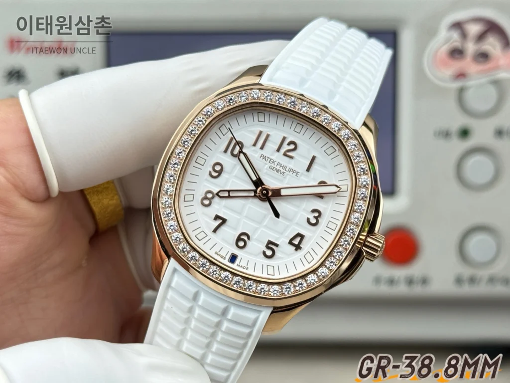 파텍필립 아쿠아넛 오토매틱 38.8mm 야광 효과