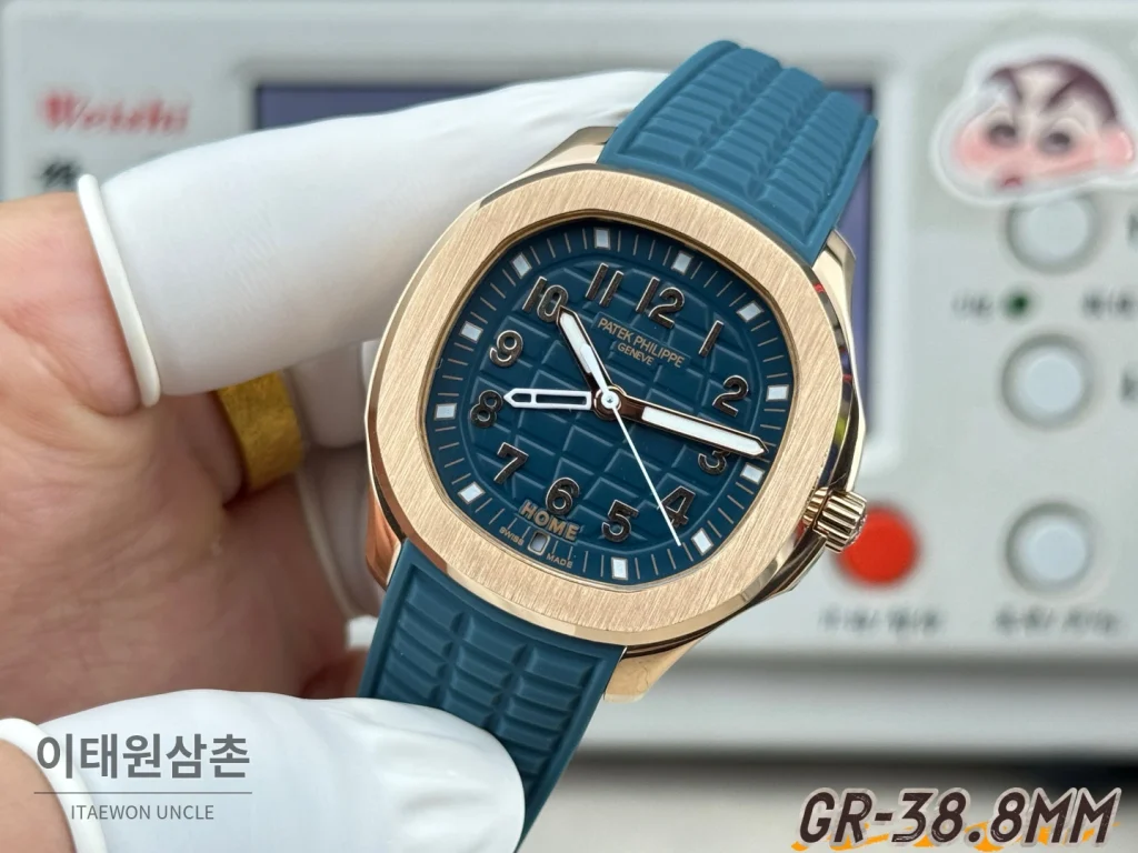 파텍필립 아쿠아넛 오토매틱 38.8mm 네이비 다이얼 블루 러버 스트랩 로즈골드 베젤