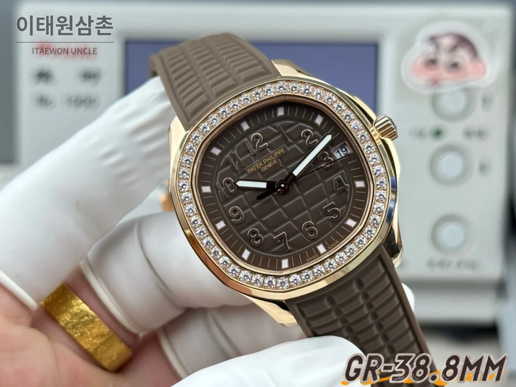 파텍필립 아쿠아넛 오토매틱 38.8mm 브라운 다이얼 브라운 러버 스트랩 로즈골드 베젤