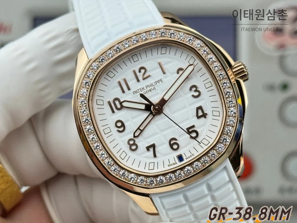 파텍필립 아쿠아넛 오토매틱 38.8mm 야광 효과