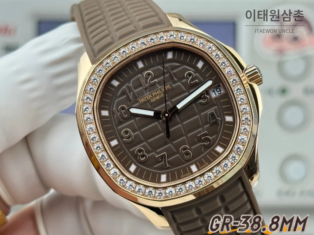 파텍필립 아쿠아넛 오토매틱 38.8mm 브라운 다이얼 브라운 러버 스트랩 로즈골드 베젤