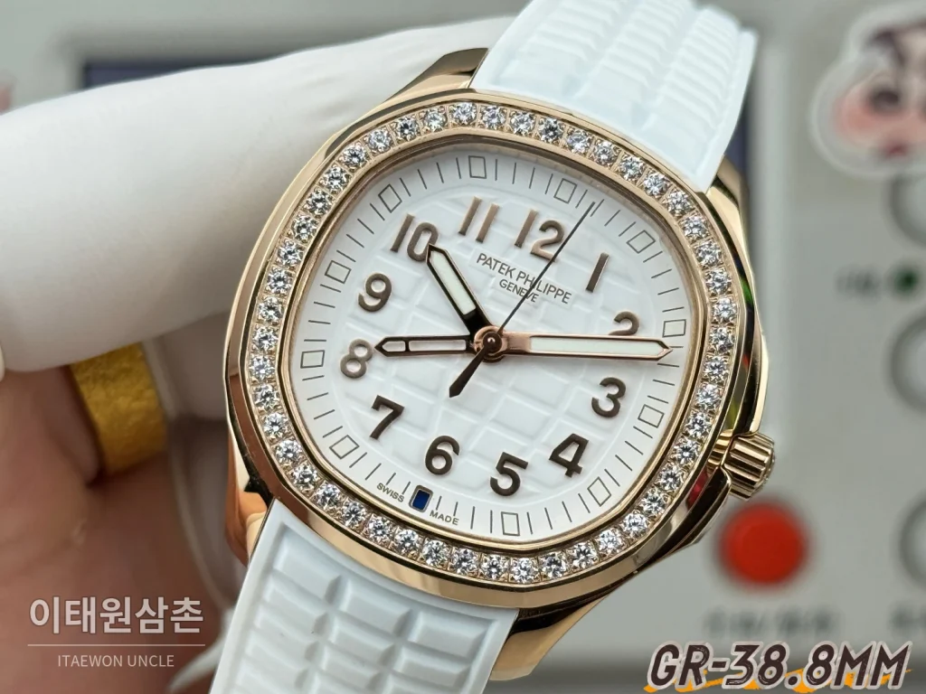 파텍필립 아쿠아넛 오토매틱 38.8mm 야광 효과