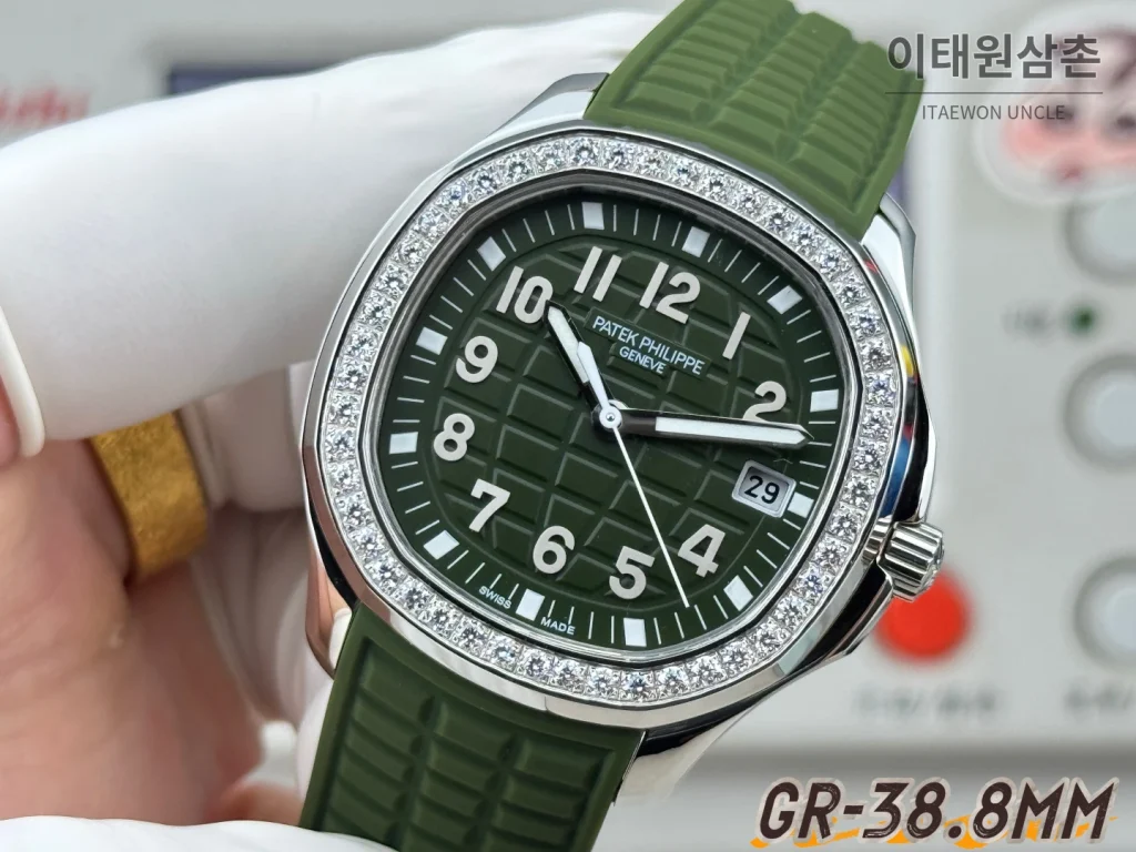 파텍필립 아쿠아넛 오토매틱 38.8mm 그린 다이얼 그린 러버 스트랩 실버 베젤