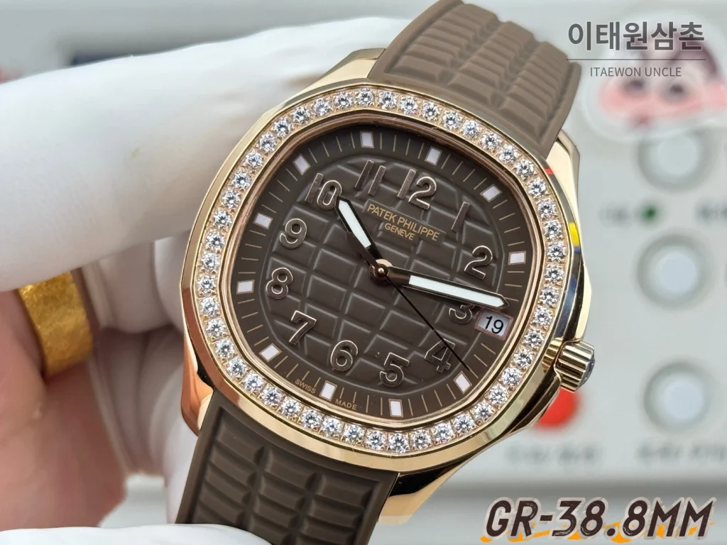 파텍필립 아쿠아넛 오토매틱 38.8mm 브라운 다이얼 브라운 러버 스트랩 로즈골드 베젤