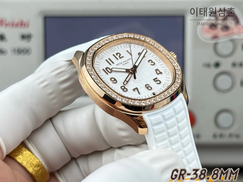 파텍필립 아쿠아넛 오토매틱 38.8mm 야광 효과