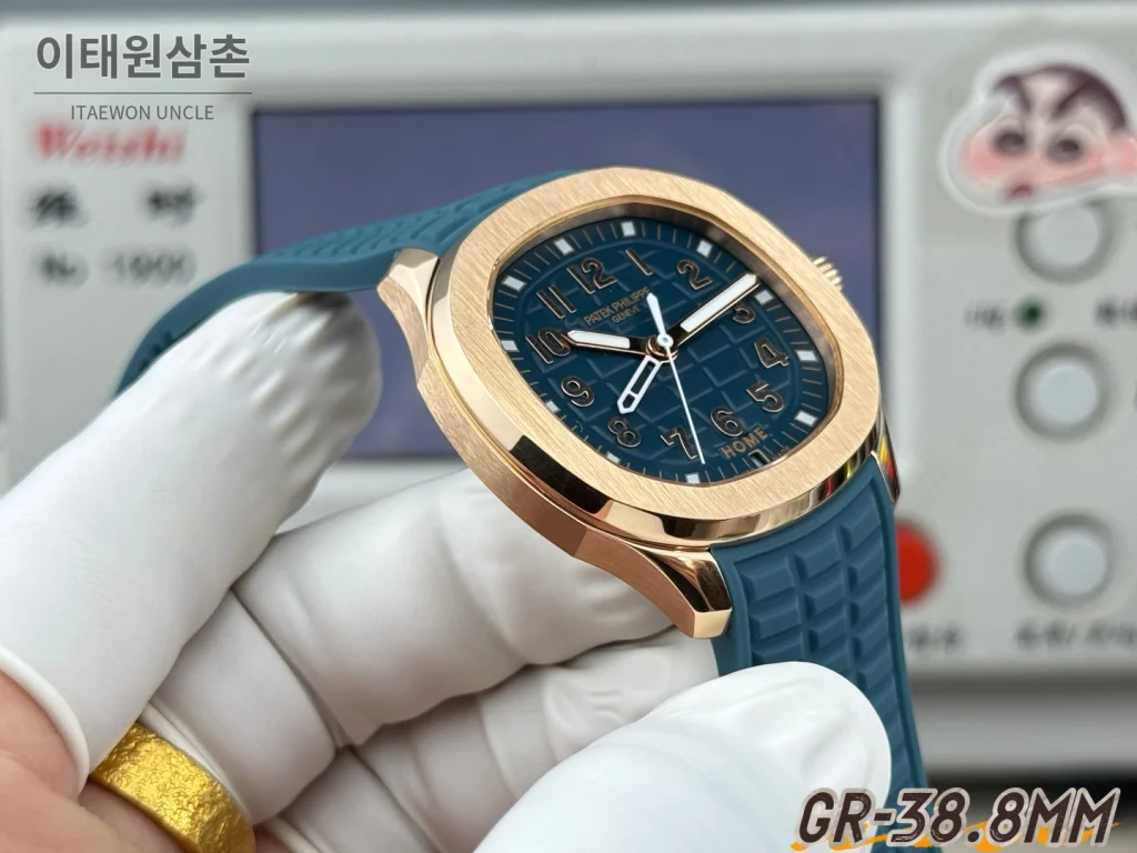 파텍필립 아쿠아넛 오토매틱 38.8mm 네이비 다이얼 블루 러버 스트랩 로즈골드 베젤