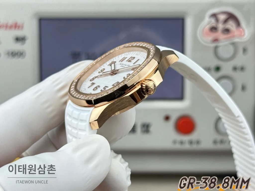 파텍필립 아쿠아넛 오토매틱 38.8mm 야광 효과