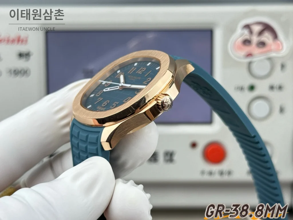파텍필립 아쿠아넛 오토매틱 38.8mm 네이비 다이얼 블루 러버 스트랩 로즈골드 베젤