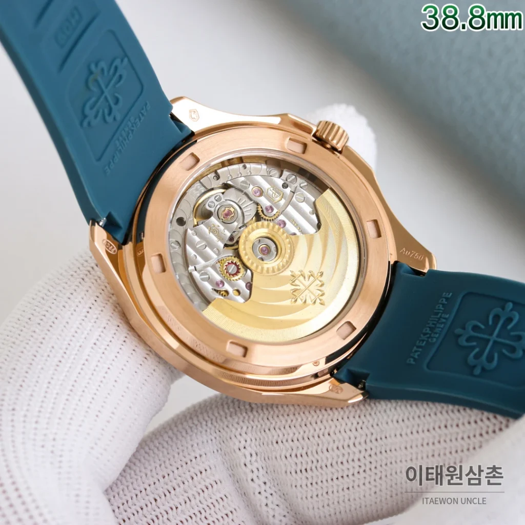 파텍필립 아쿠아넛 오토매틱 38.8mm 화이트 다이얼 화이트 러버 스트랩 로즈골드 베젤 (2)