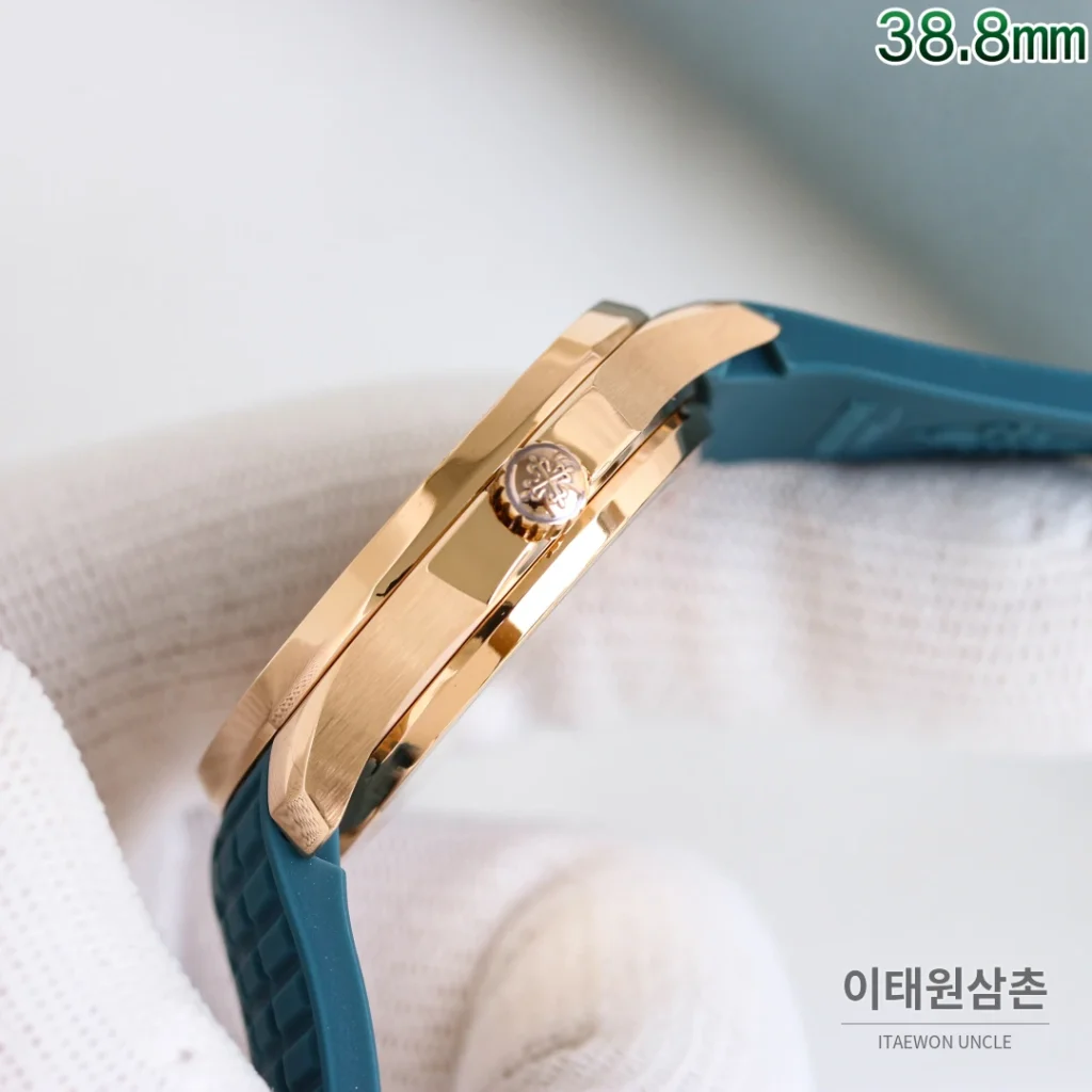 파텍필립 아쿠아넛 오토매틱 38.8mm 화이트 다이얼 화이트 러버 스트랩 로즈골드 베젤 (2)