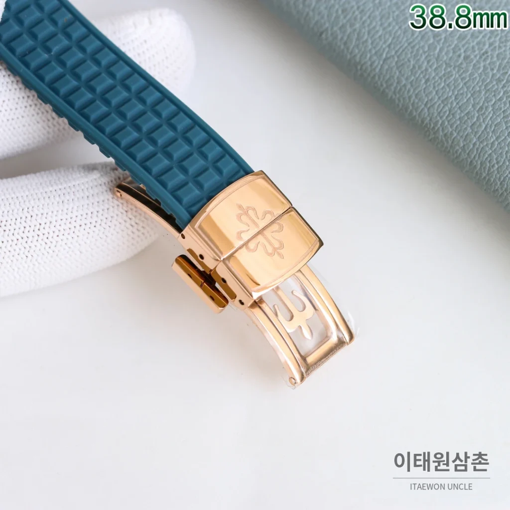 파텍필립 아쿠아넛 오토매틱 38.8mm 화이트 다이얼 화이트 러버 스트랩 로즈골드 베젤 (2)