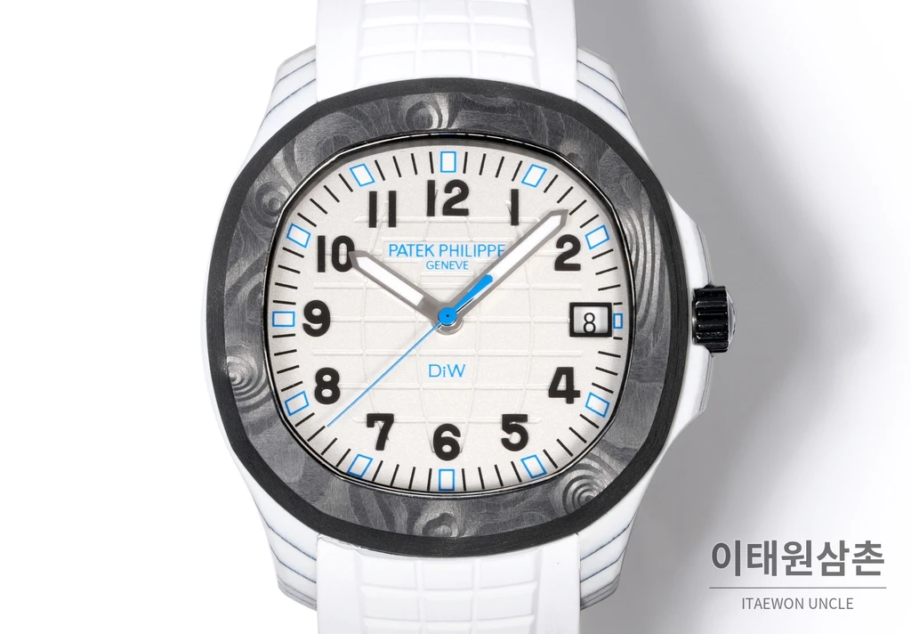 파텍필립 아쿠아넛 5167 카본 화이트 블루 다이얼 오토매틱 40.8mm