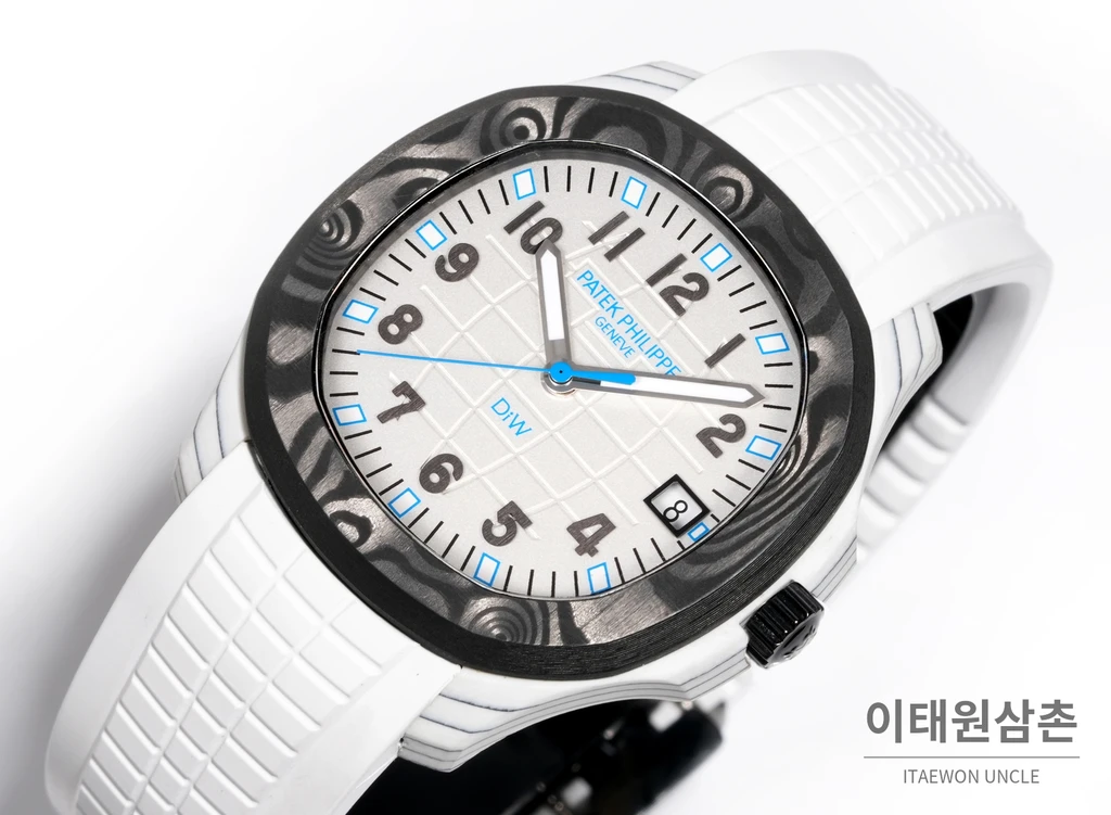 파텍필립 아쿠아넛 5167 카본 화이트 블루 다이얼 오토매틱 40.8mm