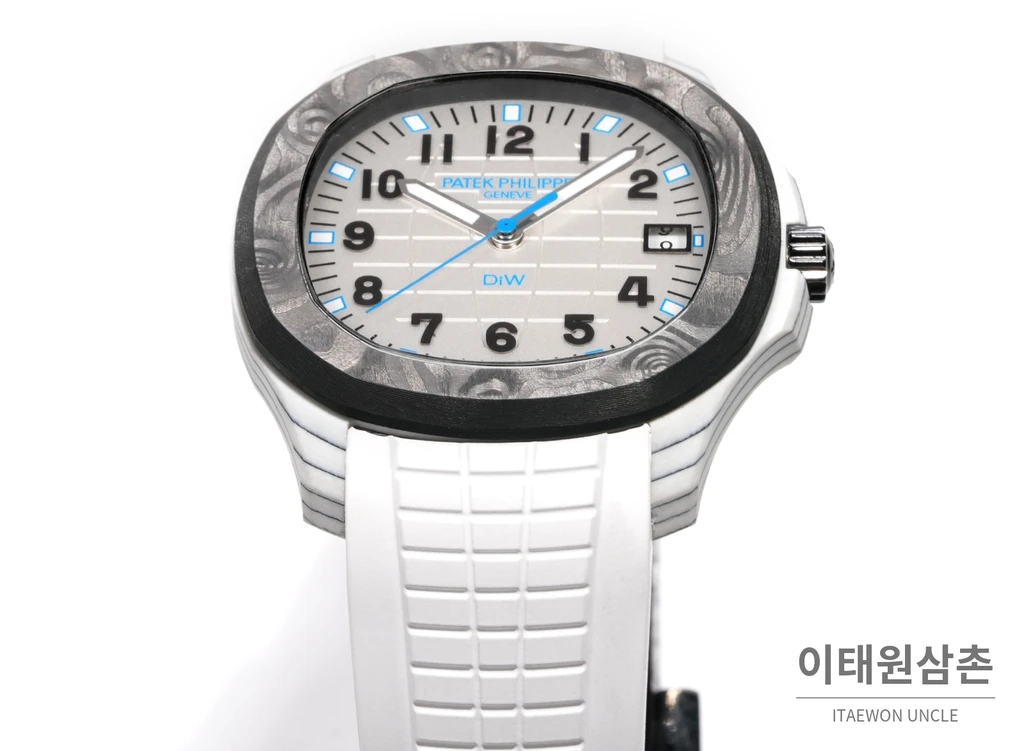 파텍필립 아쿠아넛 5167 카본 화이트 블루 다이얼 오토매틱 40.8mm