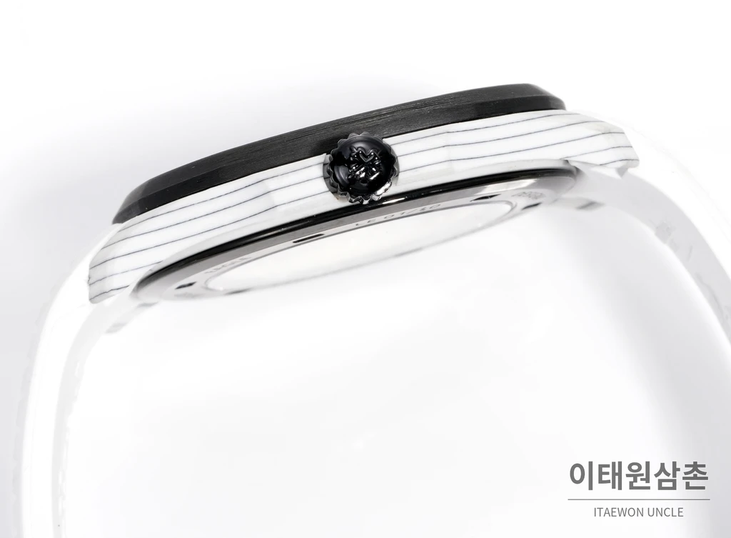 파텍필립 아쿠아넛 5167 카본 화이트 블루 다이얼 오토매틱 40.8mm