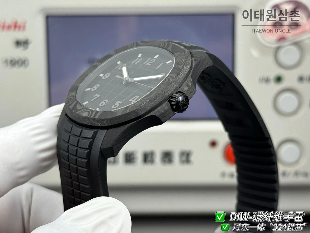 파텍필립 아쿠아넛 DiW 올블랙 단조카본 러버밴드 커스텀 시계 40.8mm