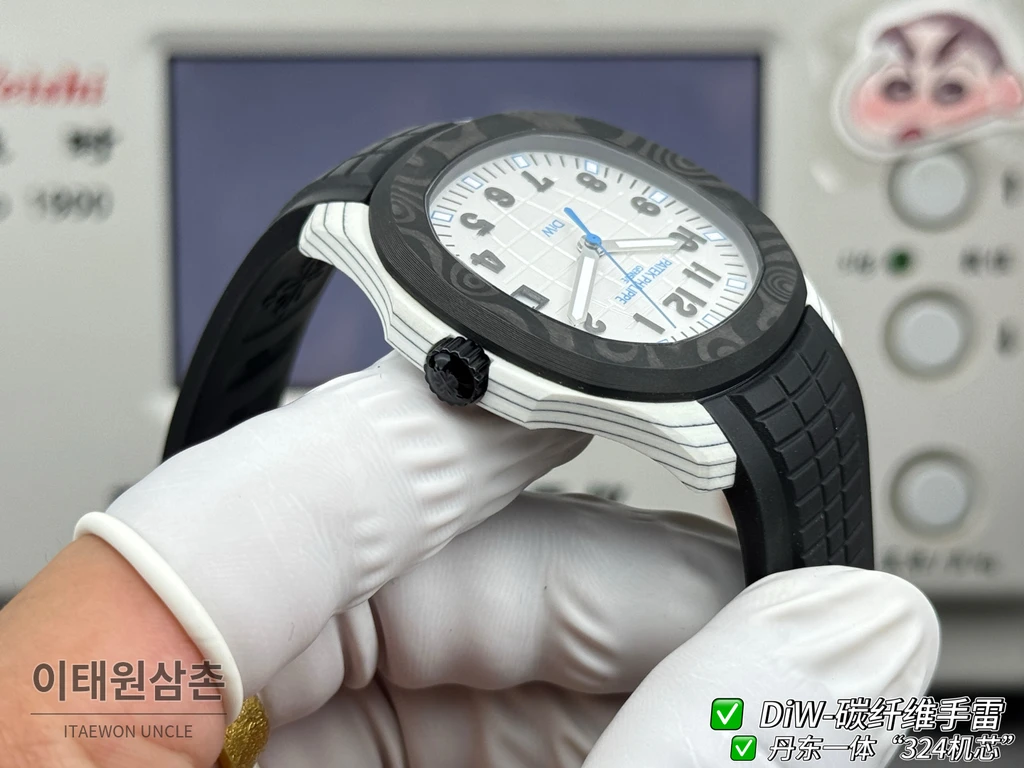 파텍필립 아쿠아넛 DiW 블랙 단조카본 러버밴드 커스텀 시계 40.8mm