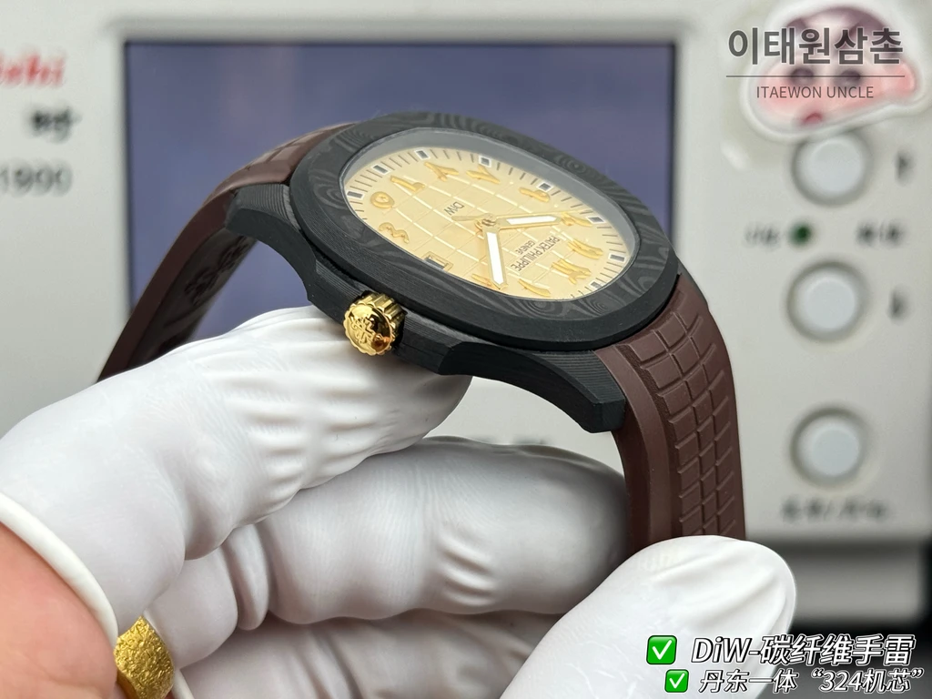 파텍필립 아쿠아넛 DiW 화이트 단조카본 러버밴드 커스텀 시계 40.8mm 화이트 포인트