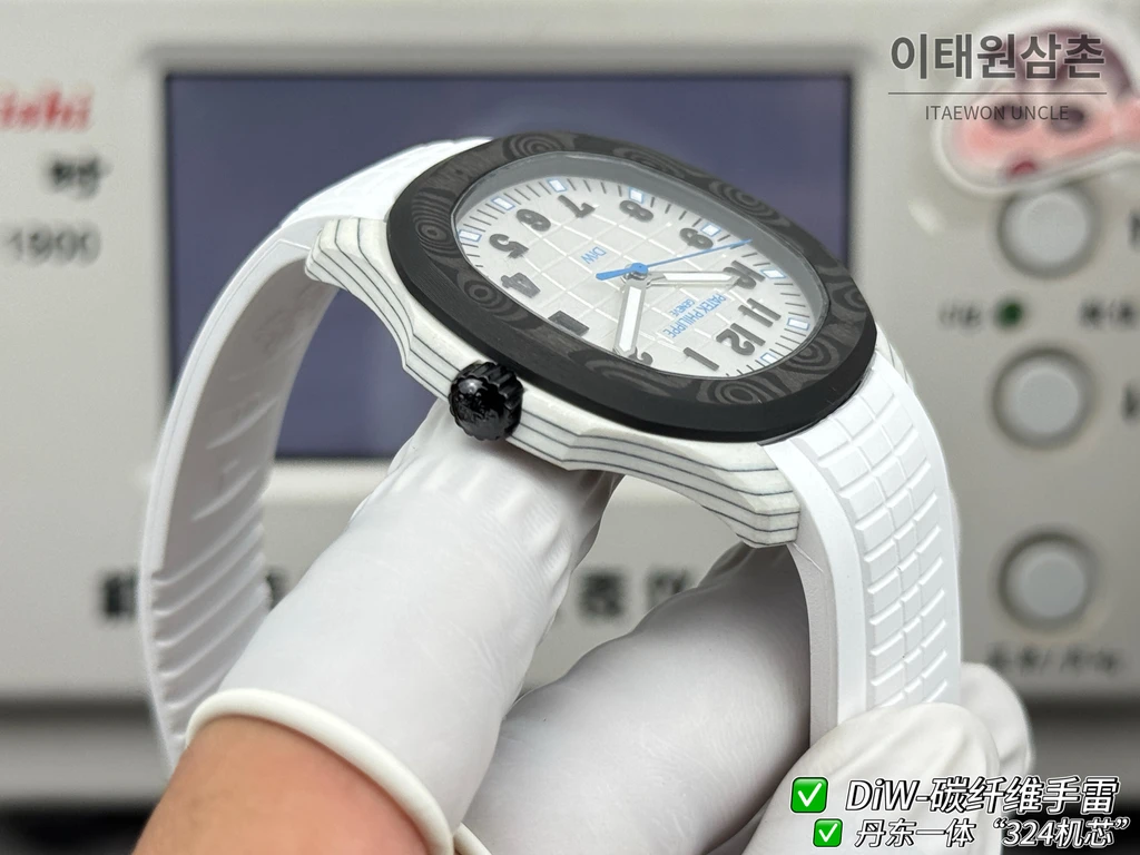 파텍필립 아쿠아넛 DiW 화이트 단조카본 러버밴드 커스텀 시계 40.8mm 화이트 포인트 (2)