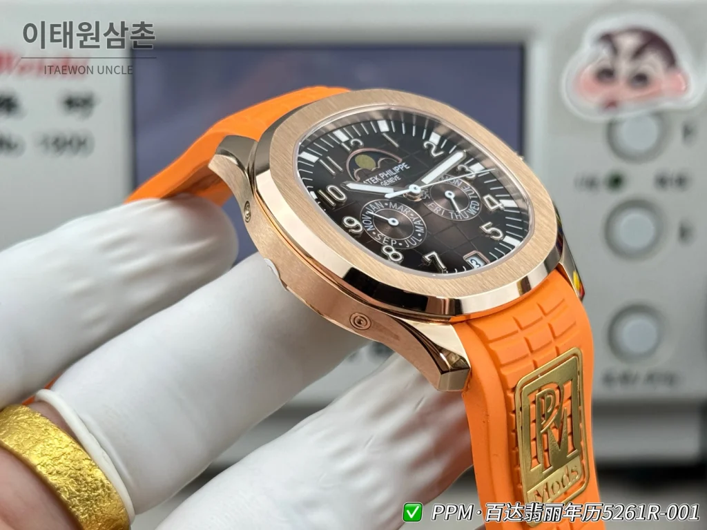 파텍필립 아쿠아넛 루체 애뉴얼캘린더 로즈골드 오토매틱 39.9mm 5261R-001 블랙 다이얼