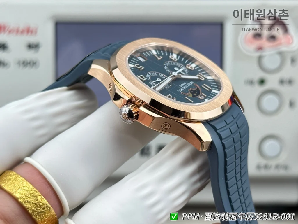 파텍필립 아쿠아넛 루체 애뉴얼캘린더 로즈골드 오토매틱 39.9mm 5261R-001 네이비 다이얼