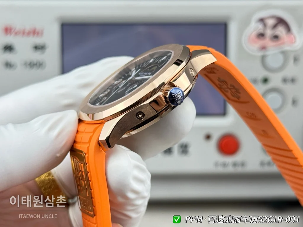 파텍필립 아쿠아넛 루체 애뉴얼캘린더 로즈골드 오토매틱 39.9mm 5261R-001 블랙 다이얼