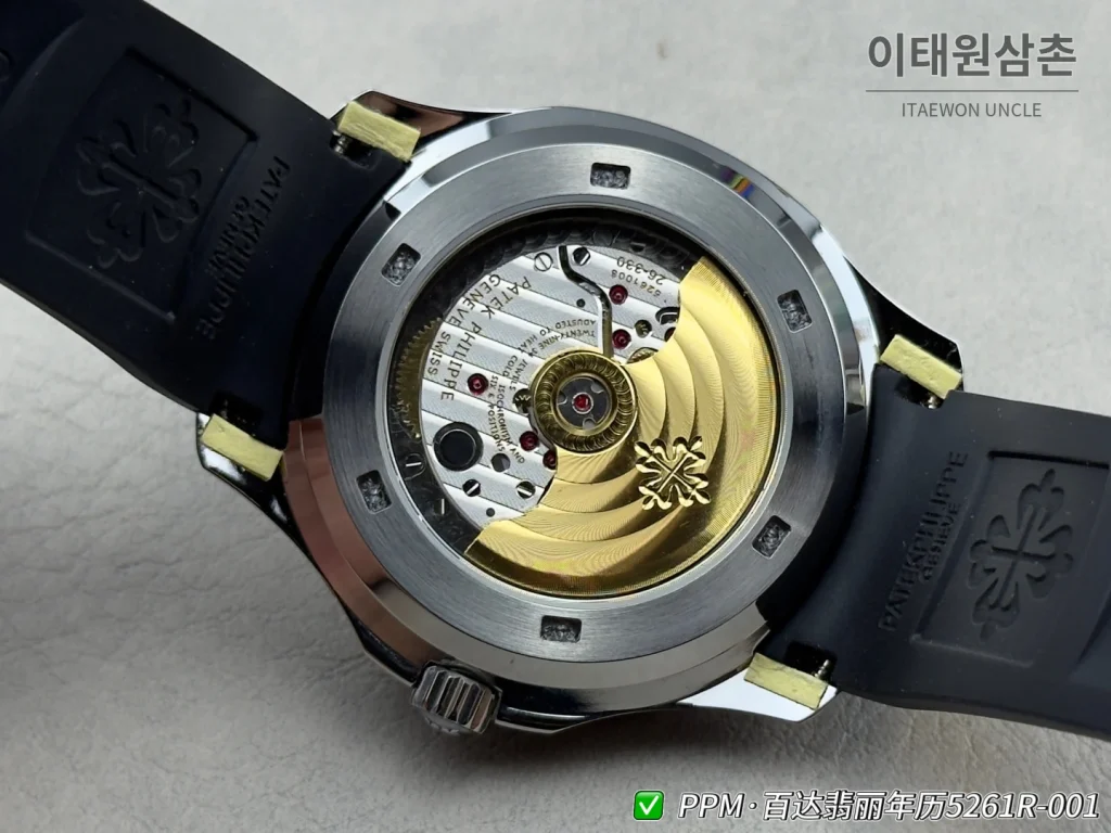 파텍필립 아쿠아넛 루체 애뉴얼캘린더 실버베젤 러버밴드 오토매틱 39.9mm 5261R-001 블랙 다이얼