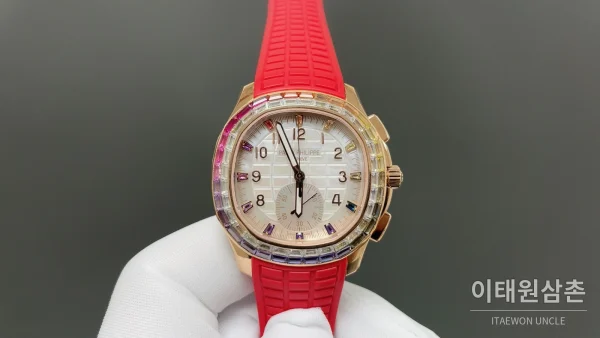 파텍필립 아쿠아넛 루체 크로노그래프 오토매틱 39.9mm 컬러 사파이어