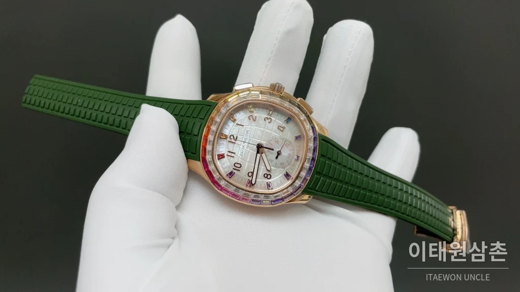 파텍필립 아쿠아넛 루스 크로노그래프 오토매틱 39.9mm 자개 다이얼 그린 러버 스트랩