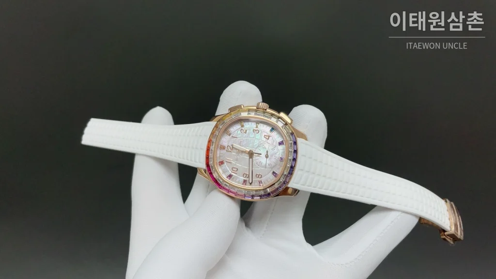 파텍필립 아쿠아넛 루체 크로노그래프 오토매틱 39.9mm 레인보우
