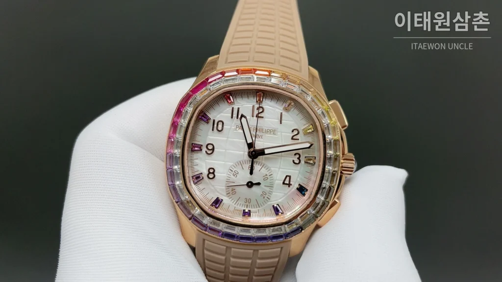 파텍필립 아쿠아넛 루스 크로노그래프 오토매틱 39.9mm 컬러 사파이어