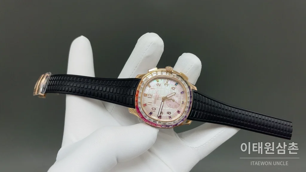 파텍필립 아쿠아넛 루체 크로노그래프 오토매틱 39.9mm 레인보우