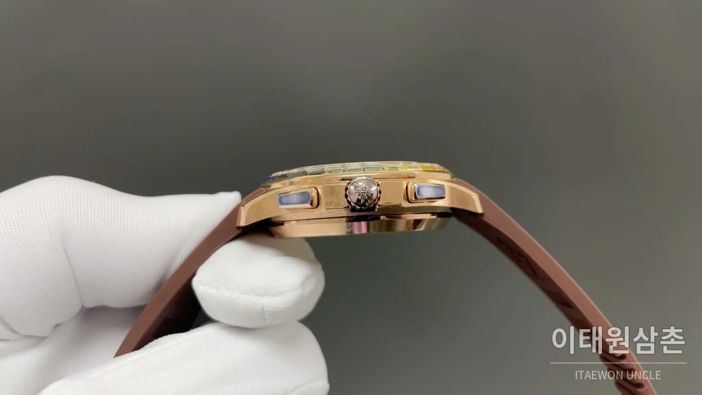 파텍필립 아쿠아넛 루스 크로노그래프 오토매틱 39.9mm 컬러 사파이어