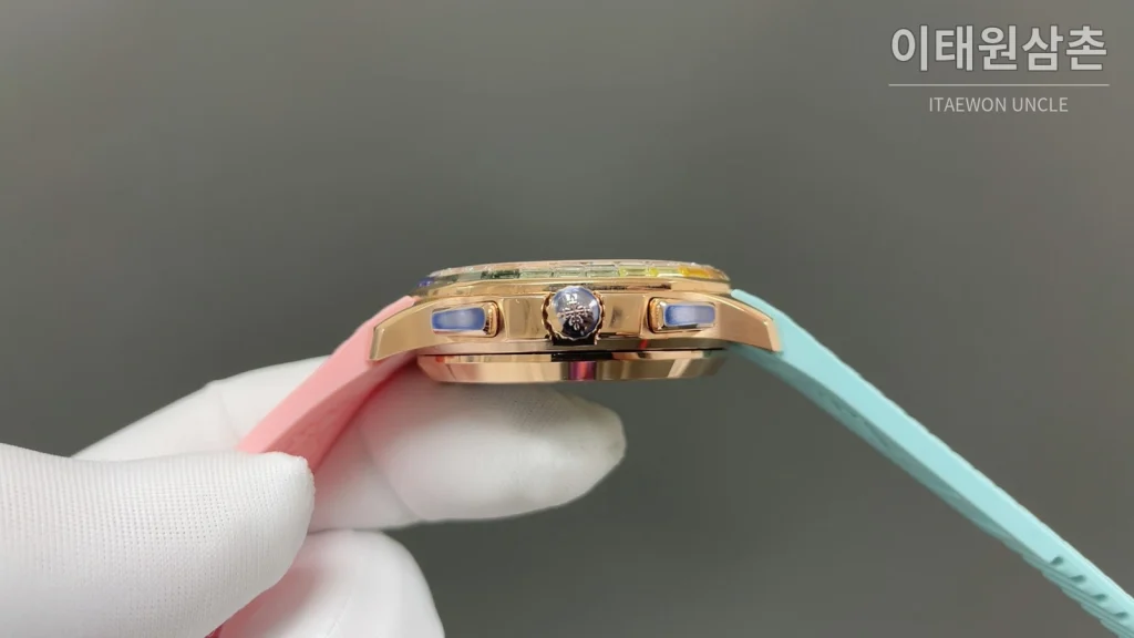 파텍필립 아쿠아넛 루체 크로노그래프 오토매틱 39.9mm 컬러 사파이어