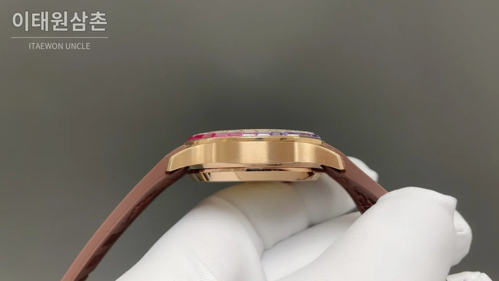파텍필립 아쿠아넛 루스 크로노그래프 오토매틱 39.9mm 컬러 사파이어