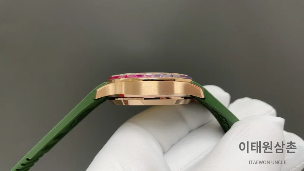파텍필립 아쿠아넛 루스 크로노그래프 오토매틱 39.9mm 자개 다이얼 그린 러버 스트랩
