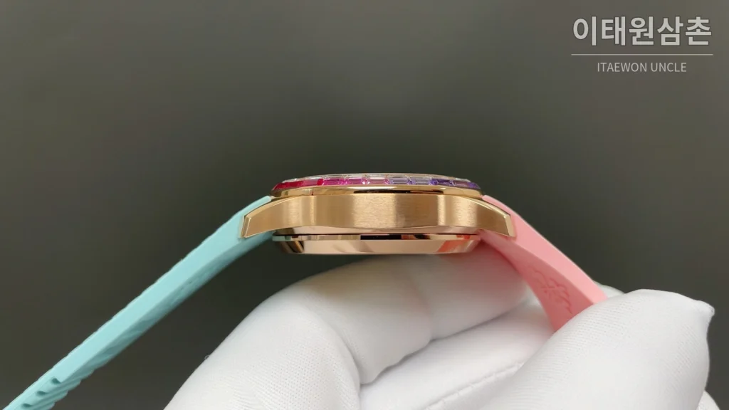 파텍필립 아쿠아넛 루체 크로노그래프 오토매틱 39.9mm 컬러 사파이어