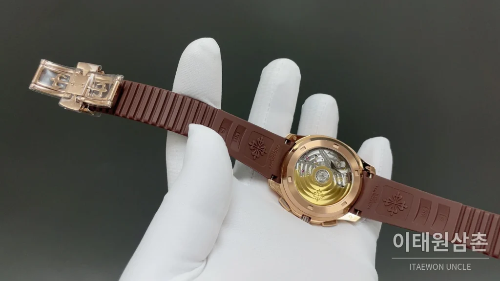 파텍필립 아쿠아넛 루스 크로노그래프 오토매틱 39.9mm 컬러 사파이어