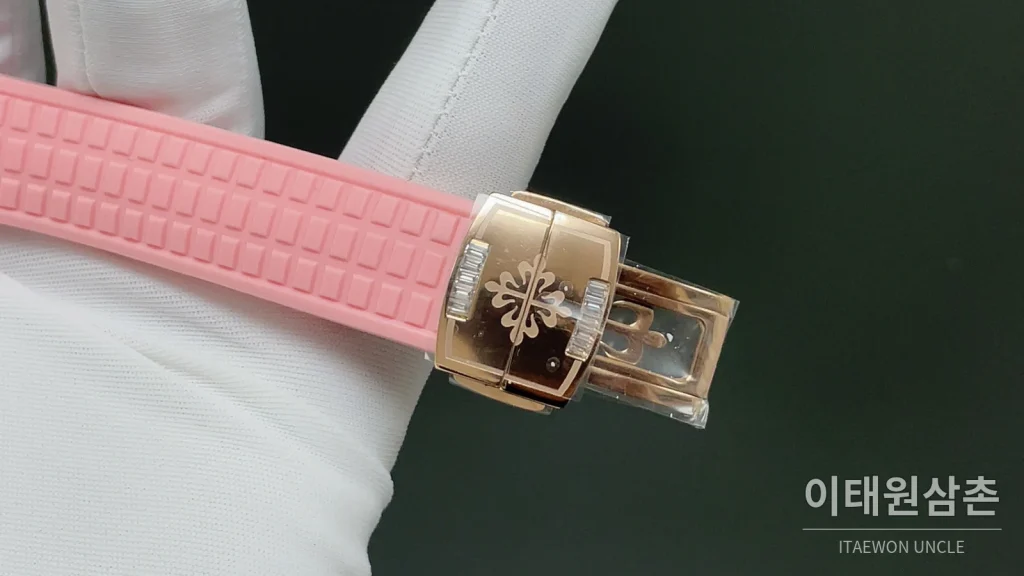 파텍필립 아쿠아넛 루체 크로노그래프 오토매틱 39.9mm 컬러 사파이어