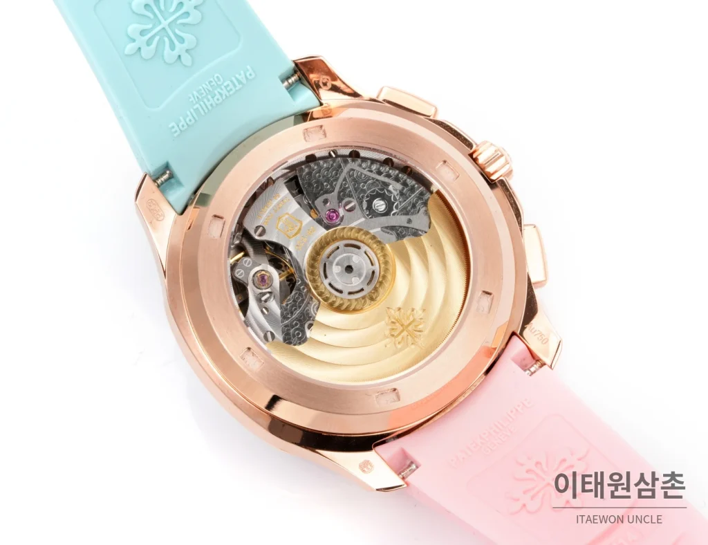 파텍필립 아쿠아넛 루체 로즈골드 레인보우 크로노그래프 40mm 7968 자개 다이얼 멀티컬러 러버 스트랩