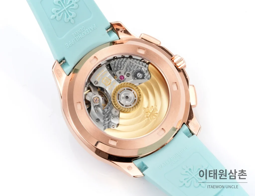 파텍필립 아쿠아넛 루체 로즈골드 레인보우 크로노그래프 40mm 7968 자개 다이얼 아이스블루 러버 스트랩