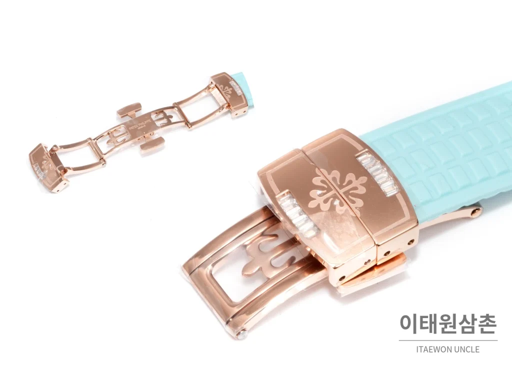 파텍필립 아쿠아넛 루체 로즈골드 레인보우 크로노그래프 40mm 7968 자개 다이얼 아이스블루 러버 스트랩