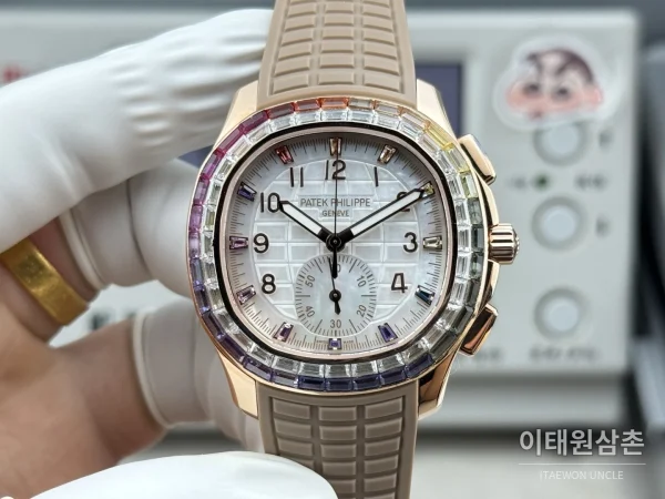 파텍필립 아쿠아넛 루체 로즈골드 레인보우 다이아 크로노그래프 오토매틱 39.9mm 7968 자개 다이얼 브라운 러버 스트랩 파텍필립 아쿠아넛 루체 로즈골드 레인보우 다이아 크로노그래프 오토매틱 39.9mm 7968 자개 다이얼 브라운 러버 스트랩