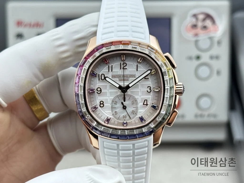 파텍필립 아쿠아넛 루체 로즈골드 레인보우 다이아 크로노그래프 오토매틱 39.9mm 7968 자개 다이얼 화이트 러버 스트랩